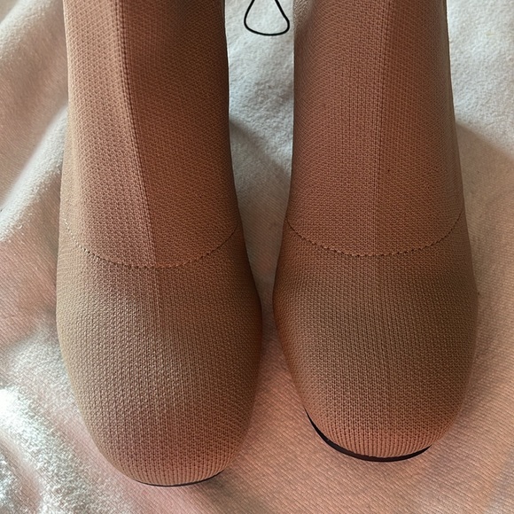 Boot - Picture 2 of 9